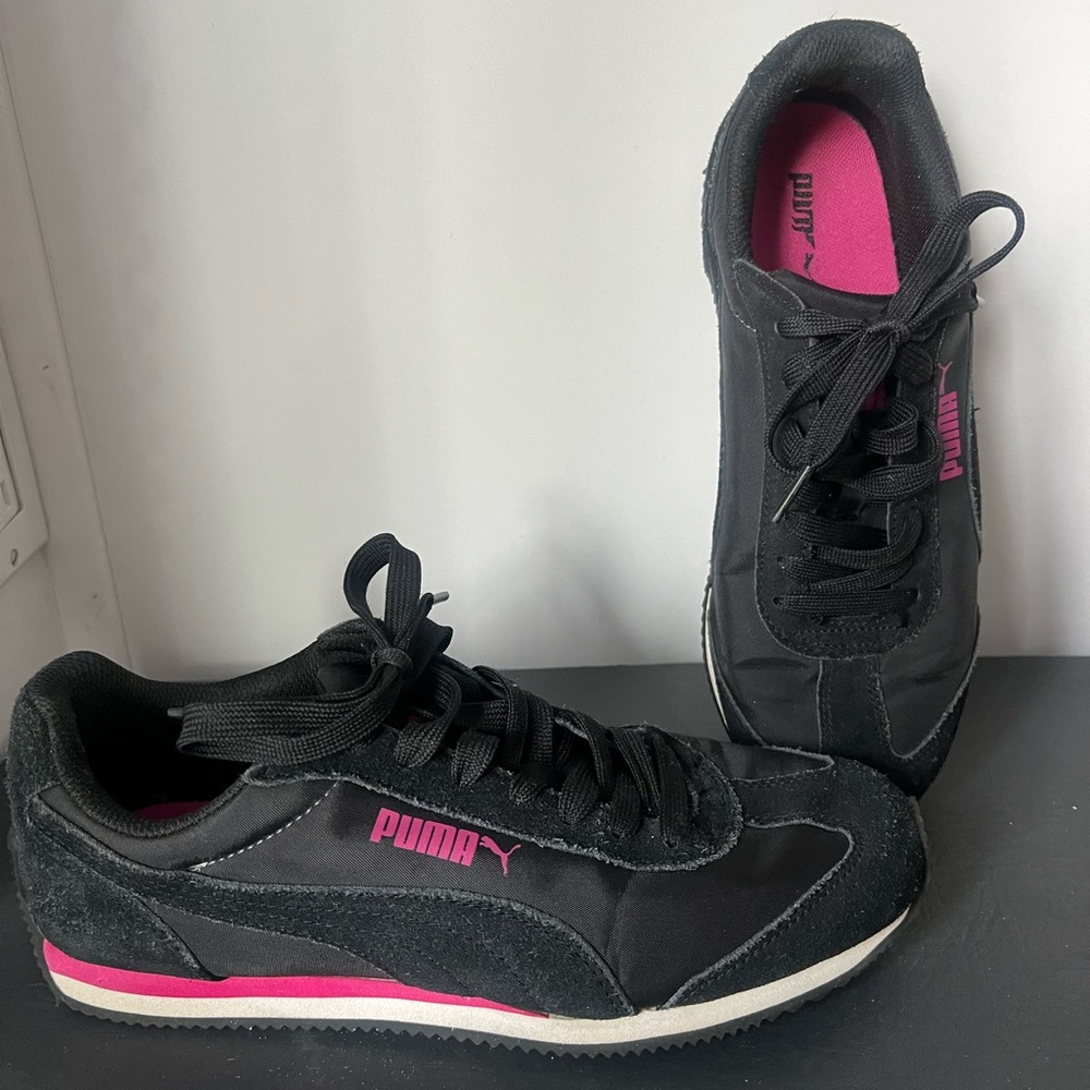 Puma retro sneakers size 9.5 runs small